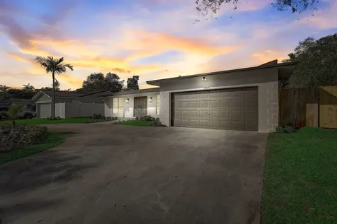 3900 N 45th Hollywood FL 33021