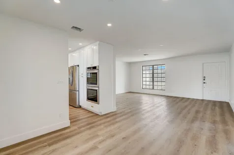 3900 N 45th Hollywood FL 33021