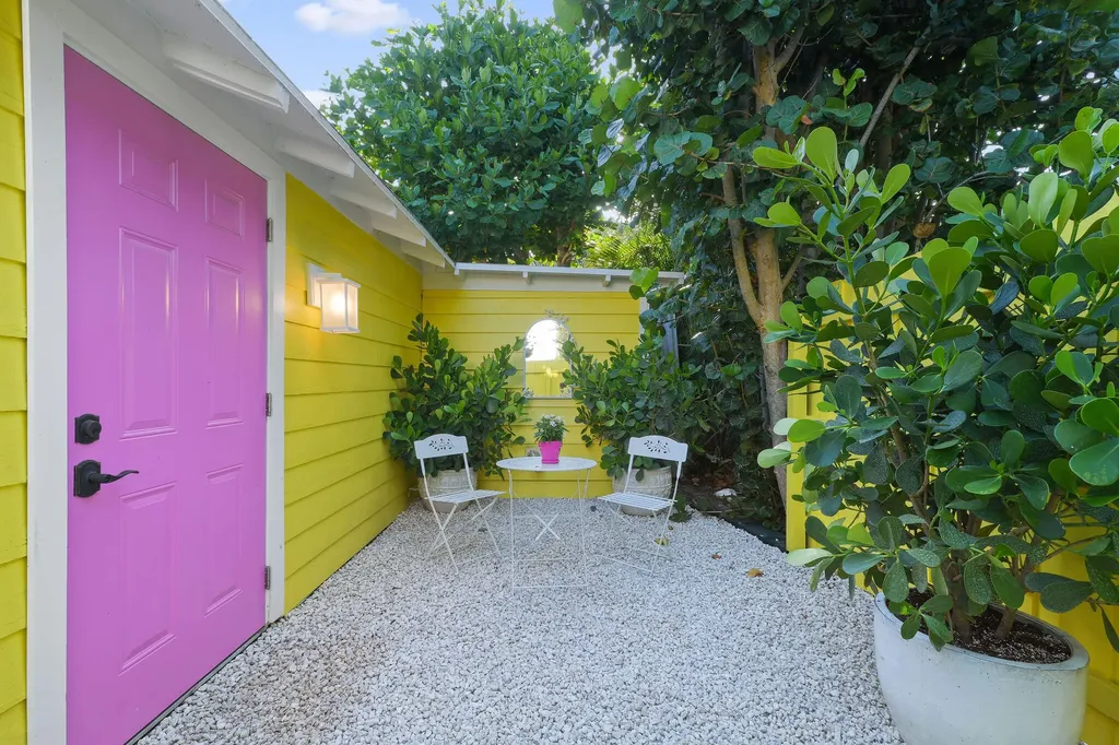 612 N Palmway Lake Worth Beach FL 33460
