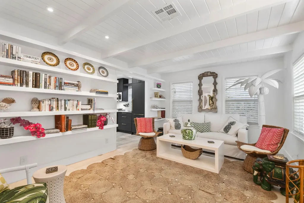 612 N Palmway Lake Worth Beach FL 33460