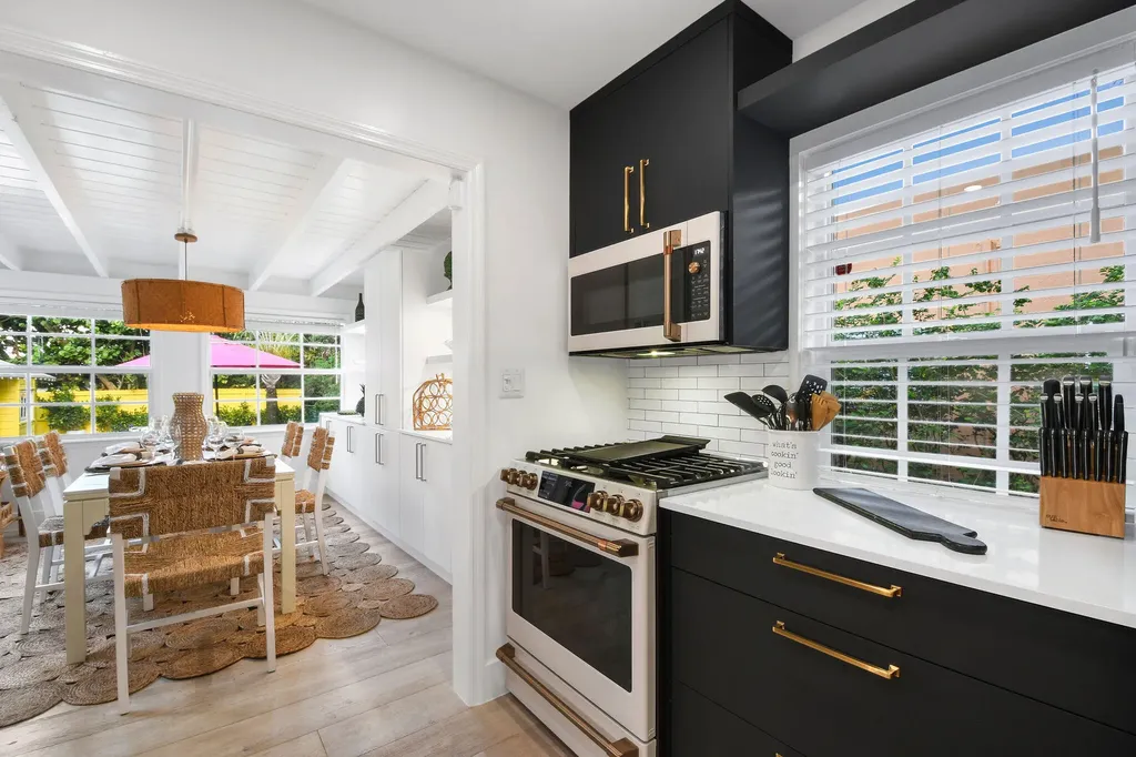 612 N Palmway Lake Worth Beach FL 33460