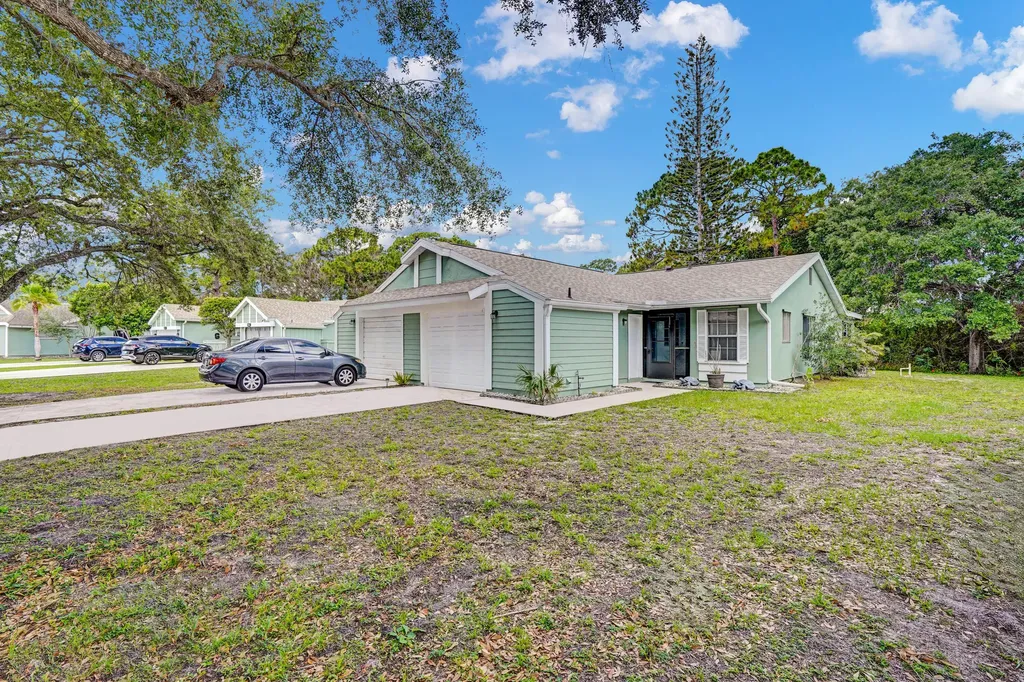 1370 SE Rivergreen Circle Port St Lucie FL 34952