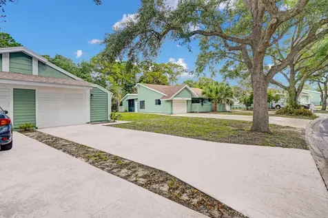 1370 SE Rivergreen Circle Port St Lucie FL 34952
