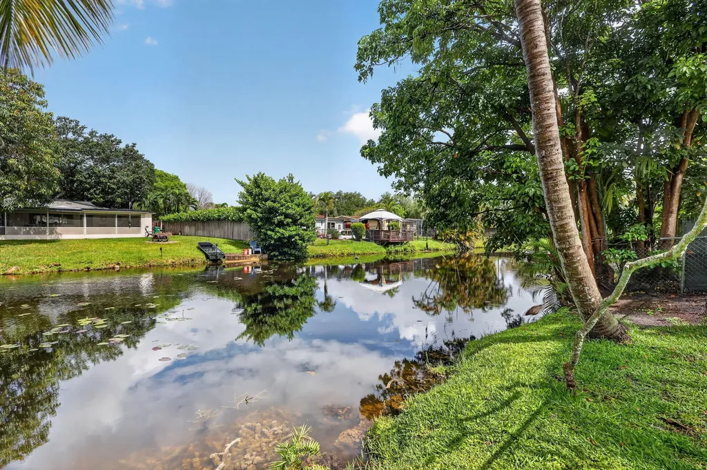 5207 SW 91st Terrace Cooper City FL 33328