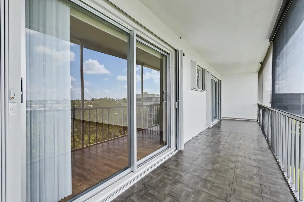 950 Hillcrest Drive Hollywood FL 33021