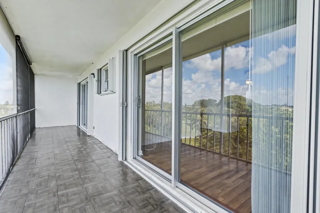 950 Hillcrest Drive Hollywood FL 33021