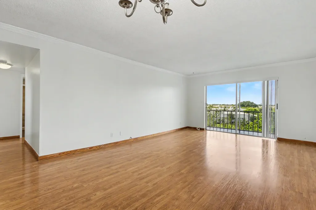 950 Hillcrest Drive Hollywood FL 33021