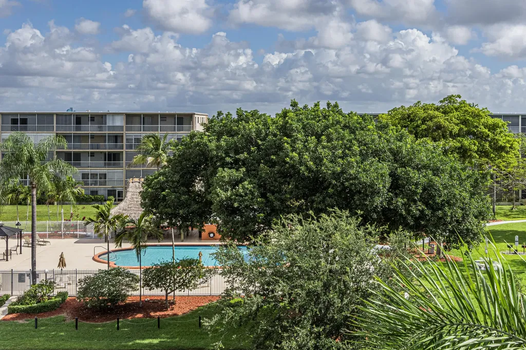 950 Hillcrest Drive Hollywood FL 33021