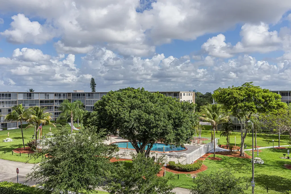 950 Hillcrest Drive Hollywood FL 33021