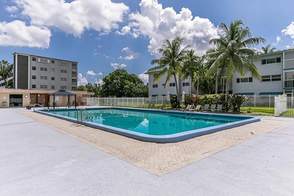 950 Hillcrest Drive Hollywood FL 33021