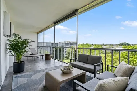 950 Hillcrest Drive Hollywood FL 33021