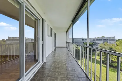 950 Hillcrest Drive Hollywood FL 33021
