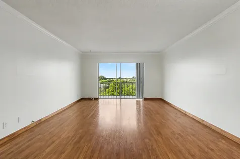 950 Hillcrest Drive Hollywood FL 33021