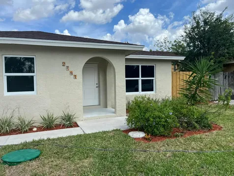 2747 Summit West Palm Beach FL 33406