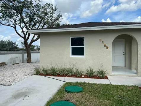 2747 Summit West Palm Beach FL 33406