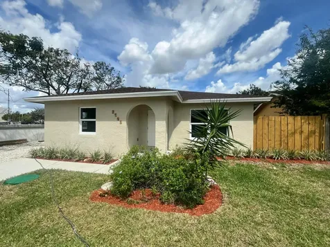 2747 Summit West Palm Beach FL 33406