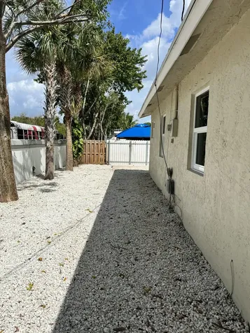 2747 Summit West Palm Beach FL 33406