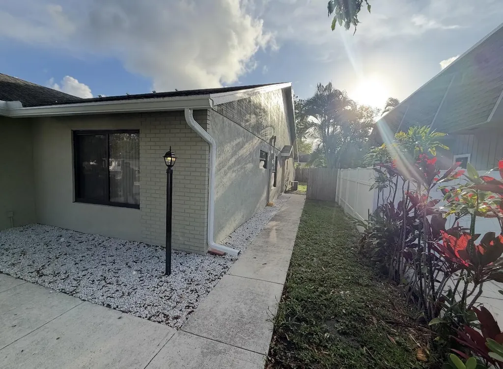 9083 W Highland Pines Drive Palm Beach Gardens FL 33418