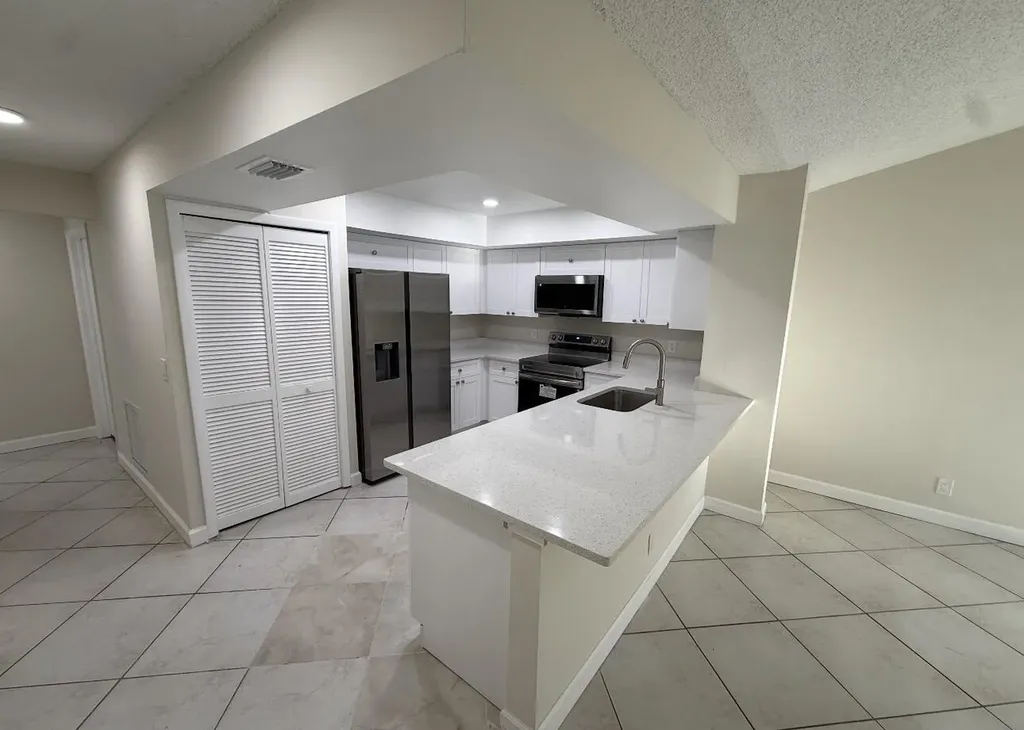 9083 W Highland Pines Drive Palm Beach Gardens FL 33418