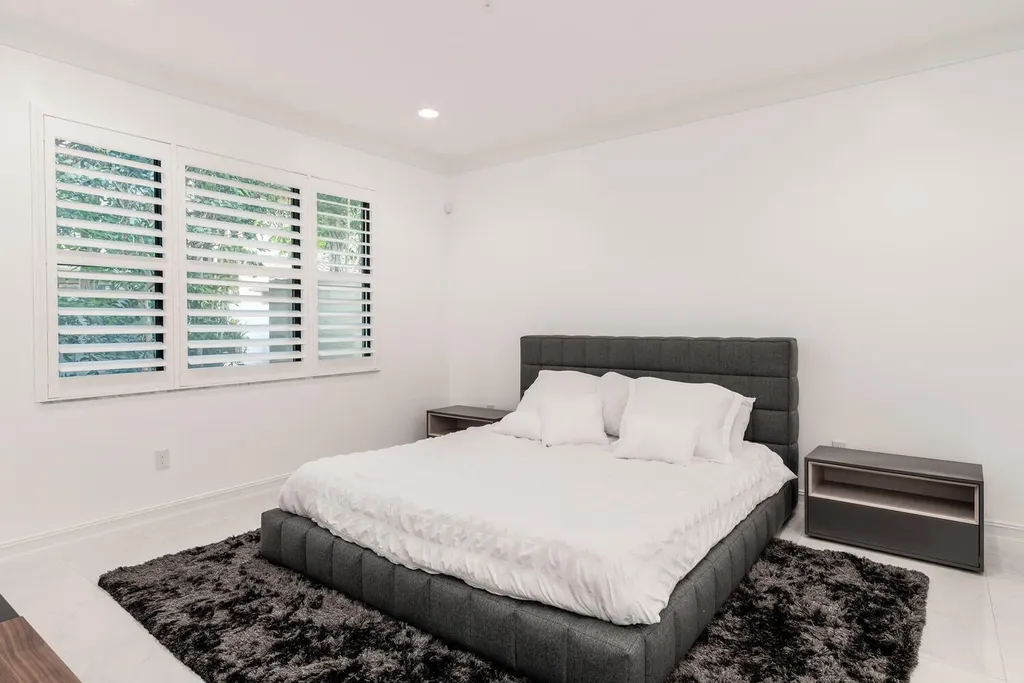 8092 Lemon Serpentine Lane Delray Beach FL 33446