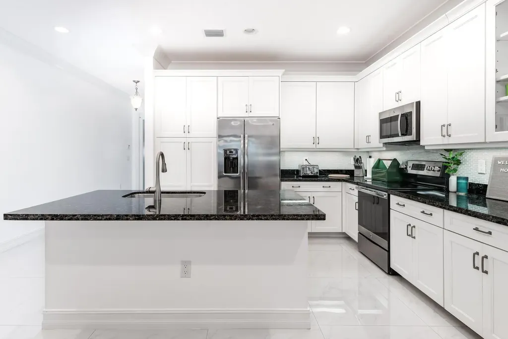 8092 Lemon Serpentine Lane Delray Beach FL 33446