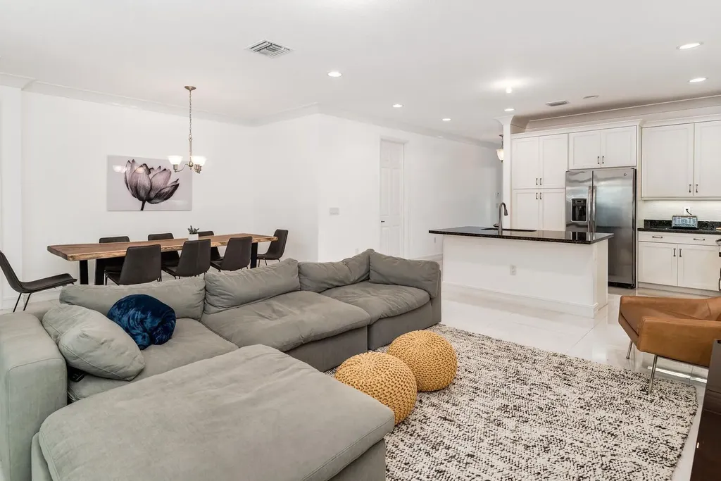 8092 Lemon Serpentine Lane Delray Beach FL 33446