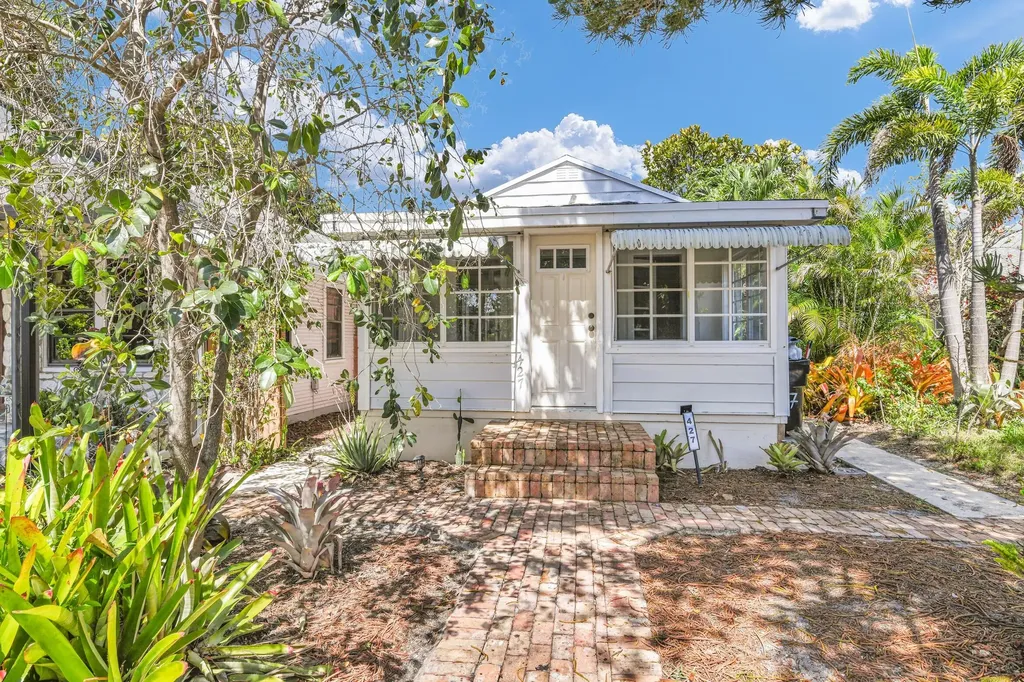 427 N J Street Lake Worth Beach FL 33460