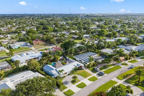 418 Oyster Road North Palm Beach FL 33408