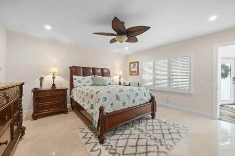 163 River Tequesta FL 33469
