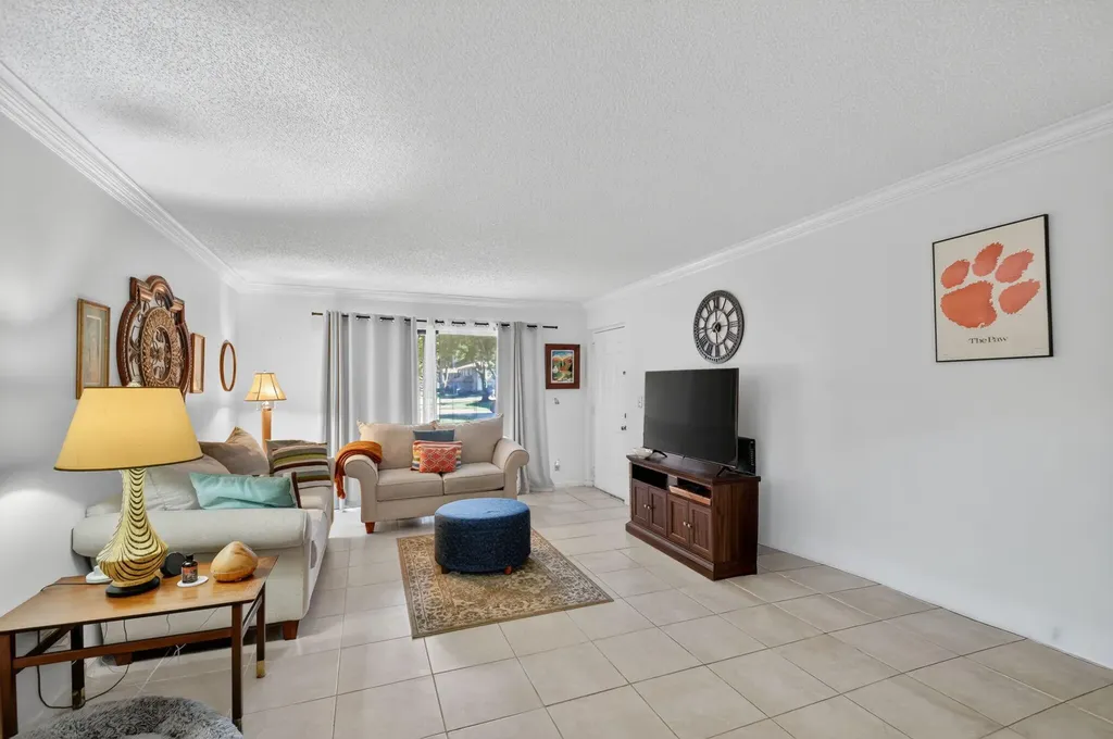 9810 Pineapple Tree, Drive Boynton Beach FL 33436