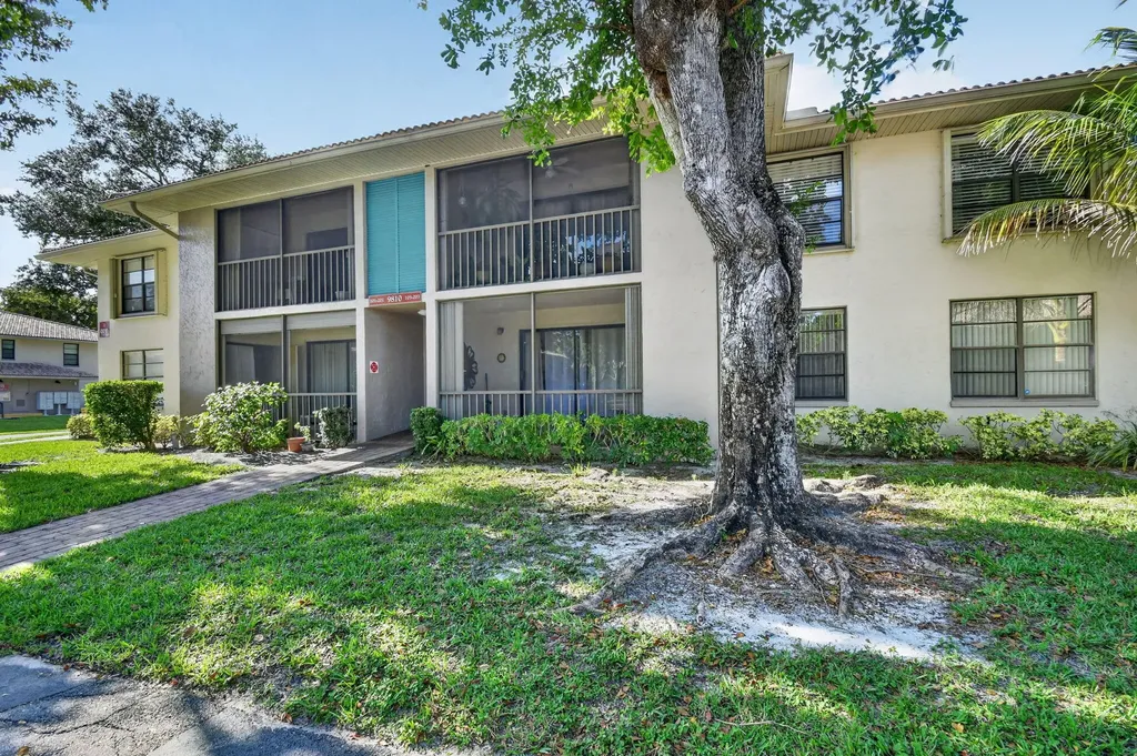 9810 Pineapple Tree, Drive Boynton Beach FL 33436