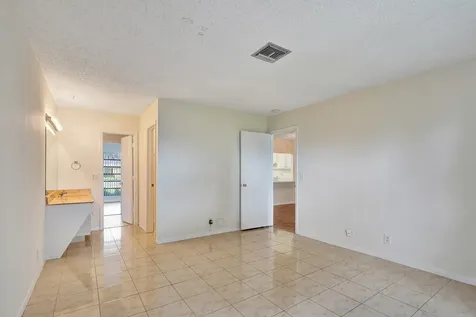 2521 Juniper Delray Beach FL 33445