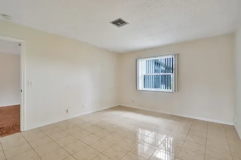 2521 Juniper Delray Beach FL 33445