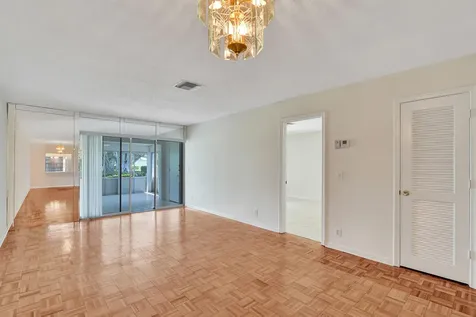 2521 Juniper Delray Beach FL 33445