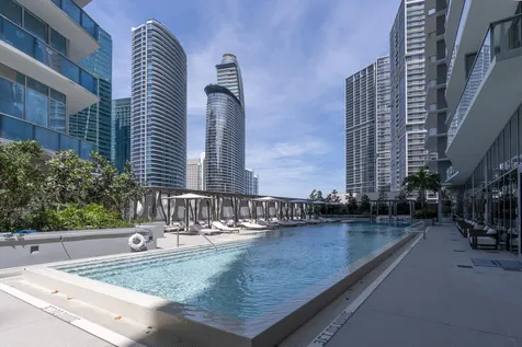 77 SE 5th Street Miami FL 33131