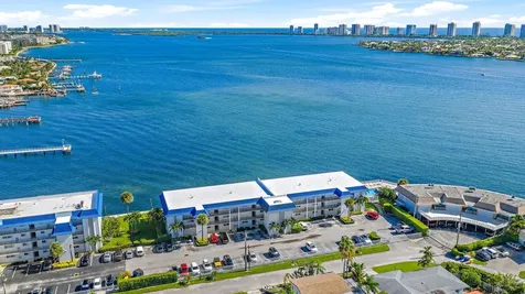 400 Wilma Circle Riviera Beach FL 33404