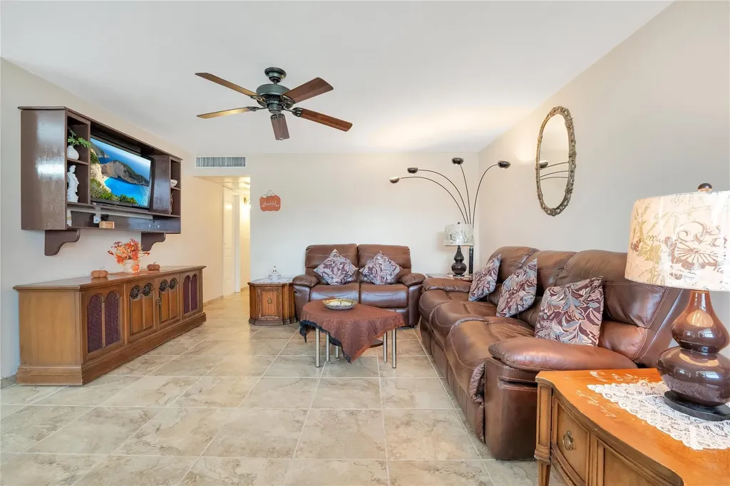 201 Valencia I Delray Beach FL 33446