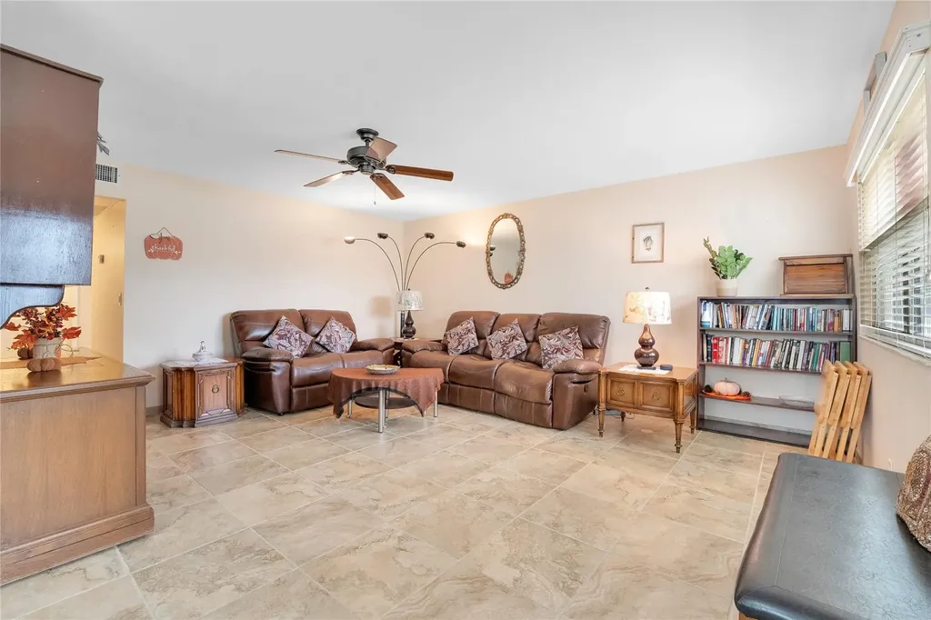 201 Valencia I Delray Beach FL 33446