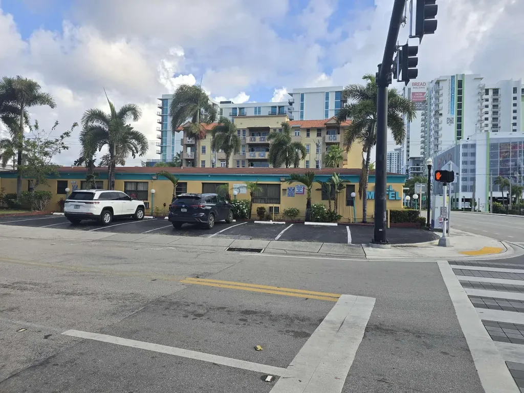 418 S Federal Highway Hollywood FL