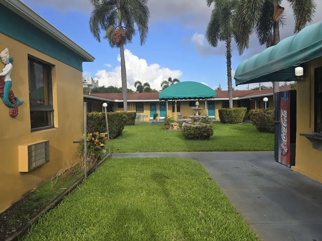 418 S Federal Highway Hollywood FL
