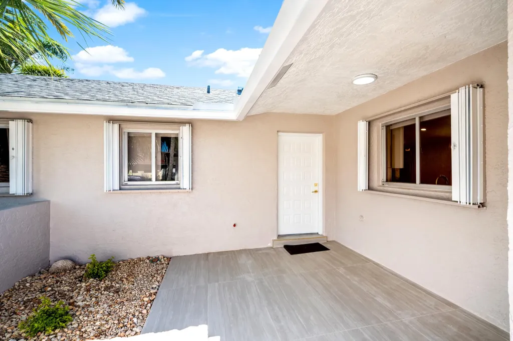 74 Vista Del Rio Boynton Beach FL 33426