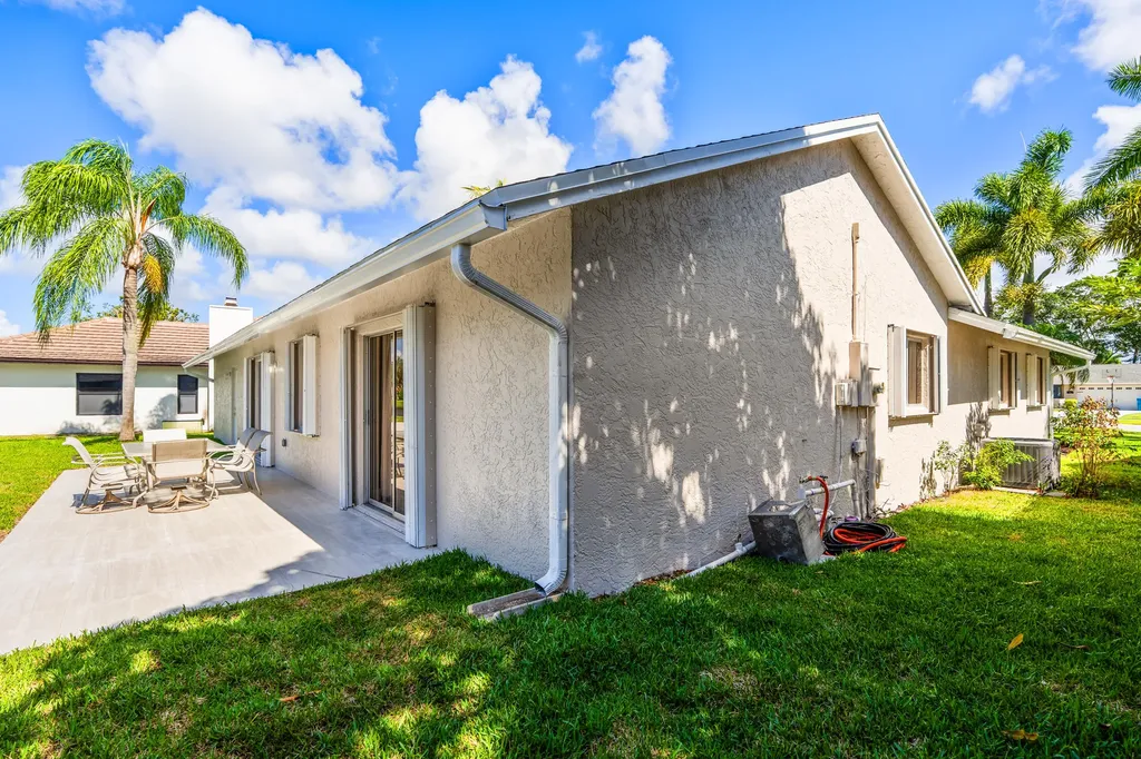 74 Vista Del Rio Boynton Beach FL 33426