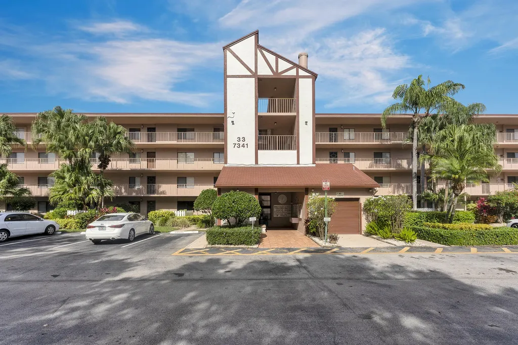 7341 Amberly Lane Delray Beach FL 33446
