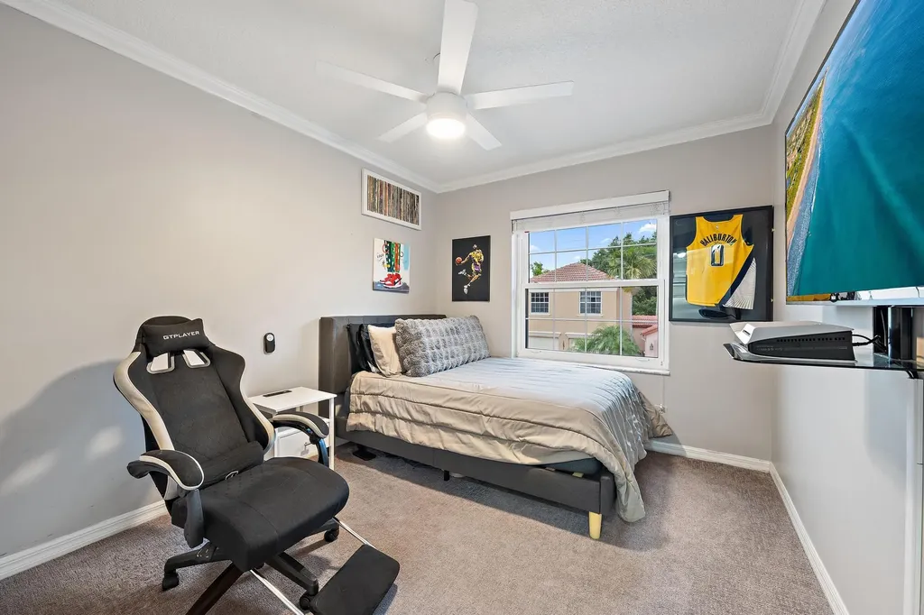 1088 Via Jardin Riviera Beach FL 33418