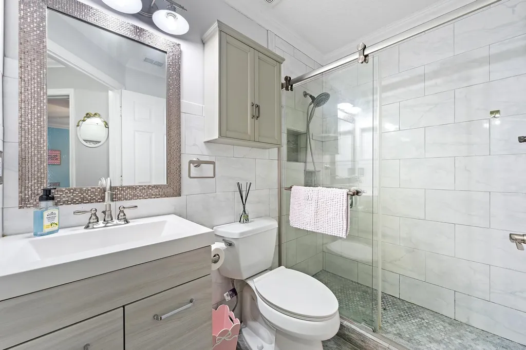 1088 Via Jardin Riviera Beach FL 33418