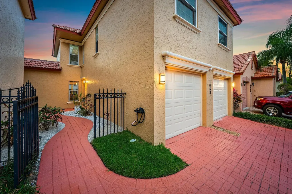 1088 Via Jardin Riviera Beach FL 33418
