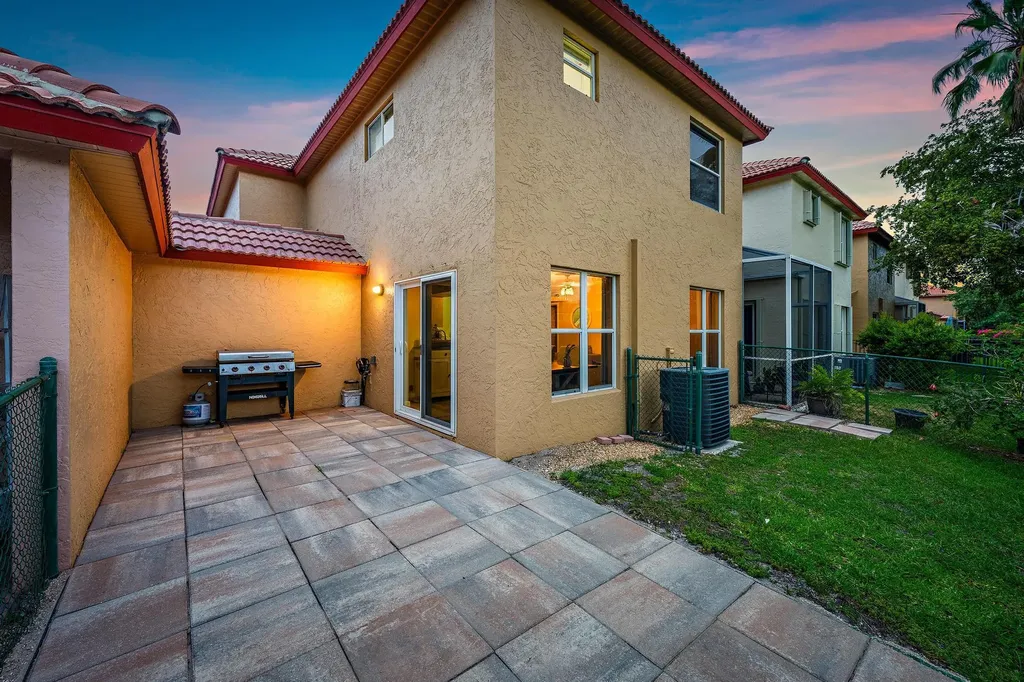 1088 Via Jardin Riviera Beach FL 33418