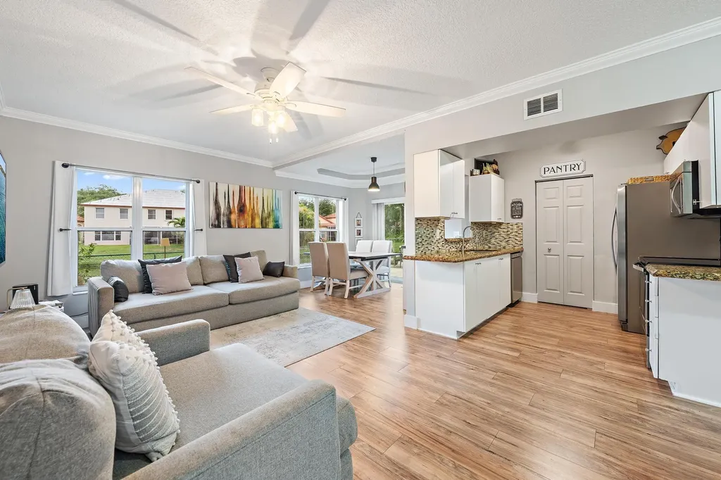 1088 Via Jardin Riviera Beach FL 33418