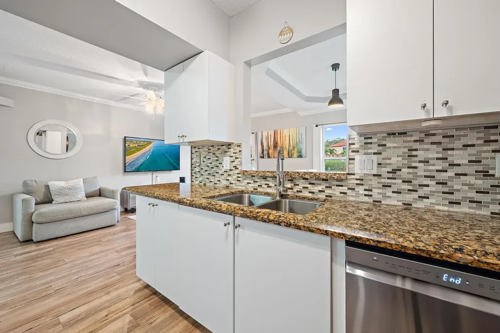 1088 Via Jardin Riviera Beach FL 33418
