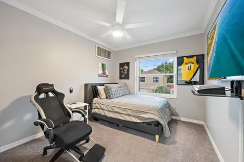 1088 Via Jardin Riviera Beach FL 33418